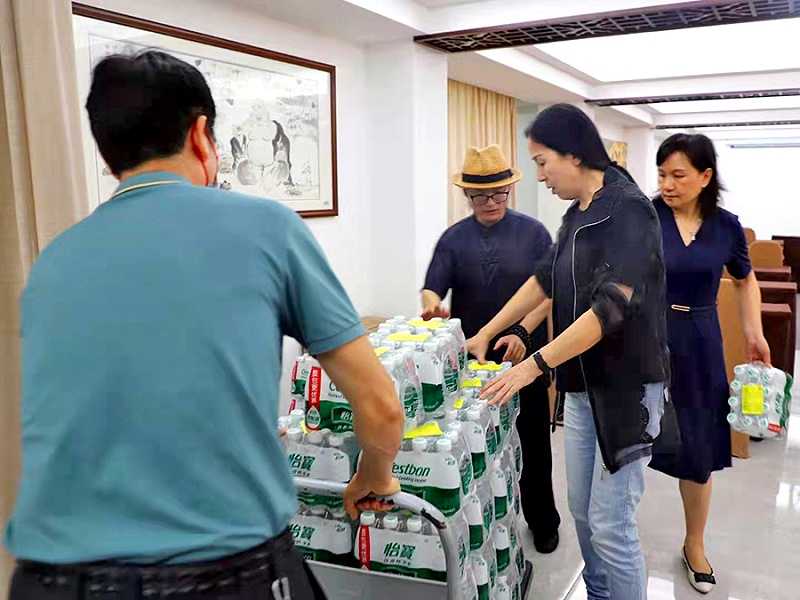 萬眾一心的抗疫行動(dòng)